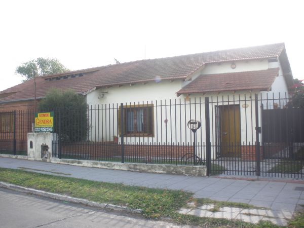 Importante Chalet - Gendra Propiedades