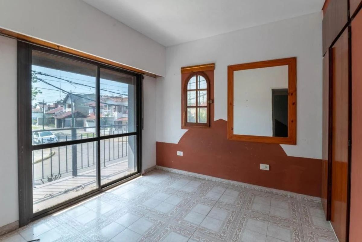 Hermoso Triplex Frente a Plaza Colon Cercano a Avs, Gba Sur - Zonaprop