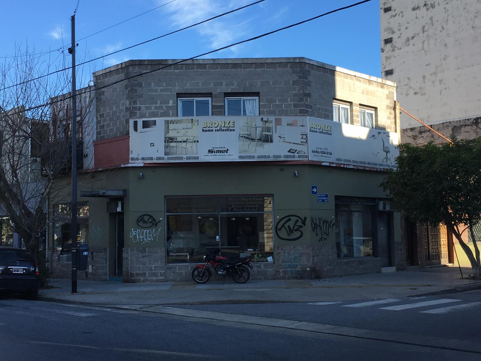 Local en Esquina Villa Gral Mitre Paternal Super Vidriera con Vivienda Depósito
