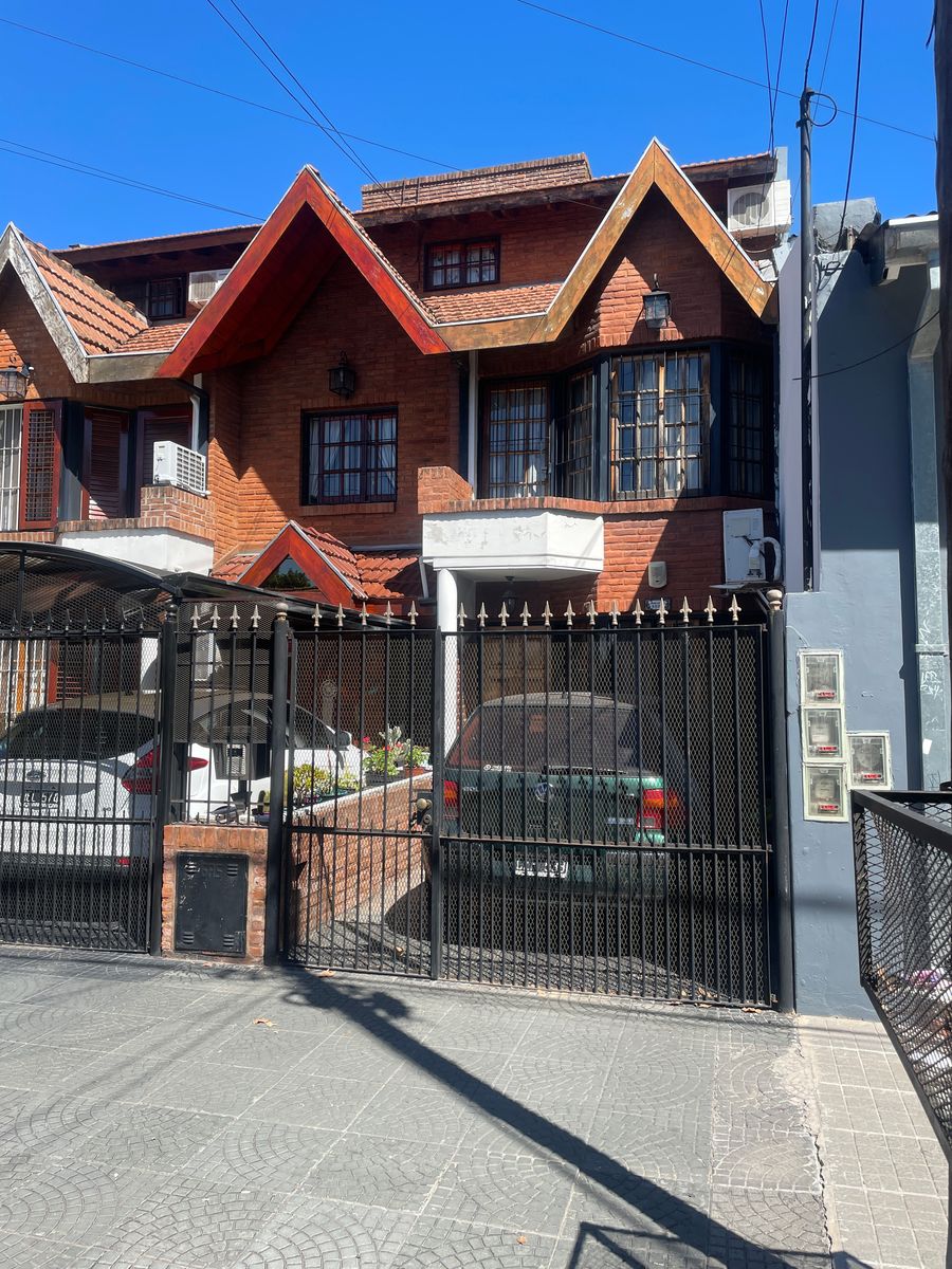 TRIPLEX EN VENTA SAN ANDRES 4 AMBIENTES