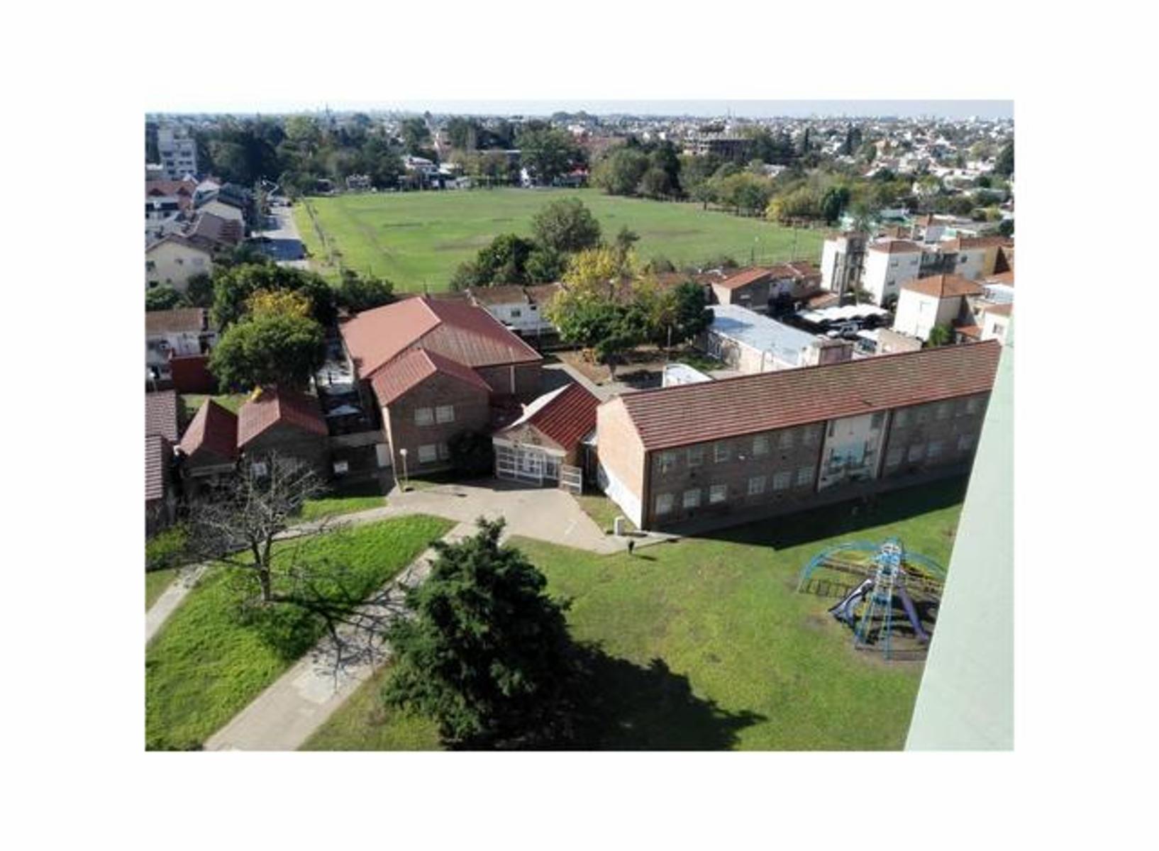 DEPARTAMENTO EN EDIFICIO POR ASCENSOR