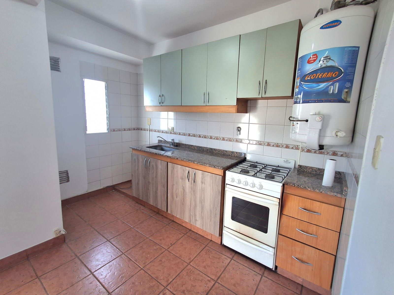 Departamento 3 ambientes con balcón al frente