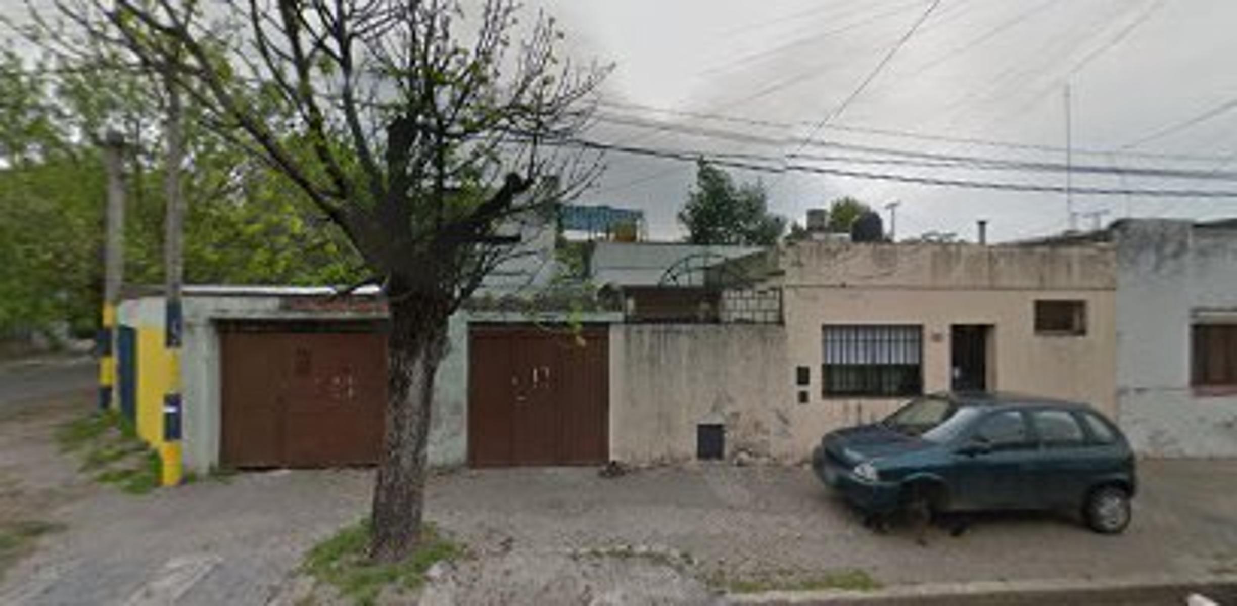 Vendo casa y cocheras