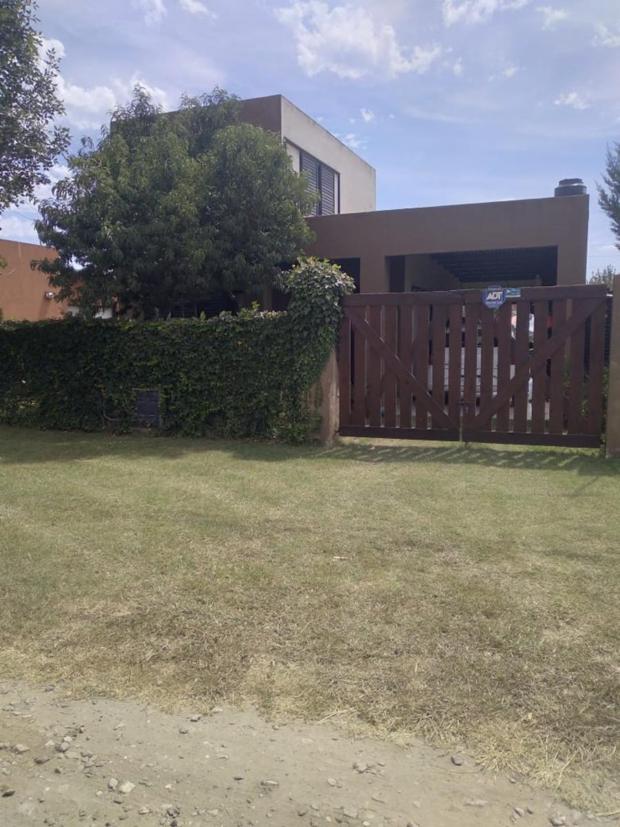 VENDO CASA EN PUNTA CHACRA