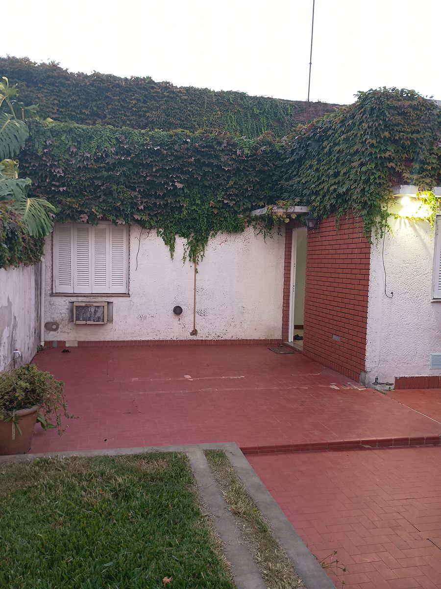 Alquilo casa interna única, 2/ 3 dormitorios, amplio parque, zona sur residencial