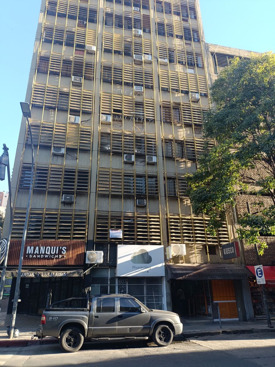 Venta Oficina 1 privado sala de reuniones kitchenette baño z/TribunalesI U$S35.000.