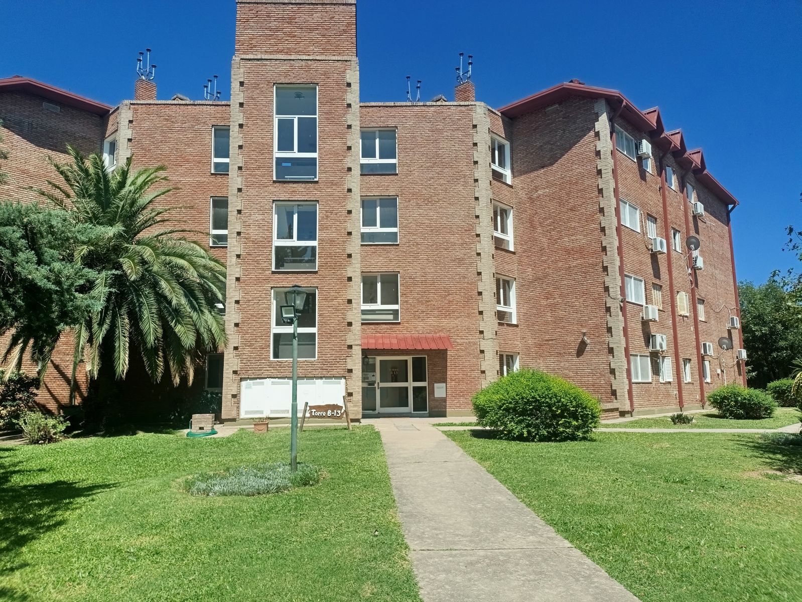 Venta Departamento 3 dormitorios con estacionamiento decortesíaenComplejo Córdoba IV U$S98.000.
