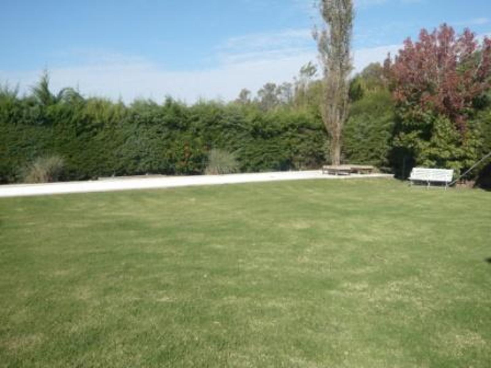 KENTUCKY, increíble propiedad, muy bien ubicada 4 dormitorios,piscina y jacuzzi, excelente estado