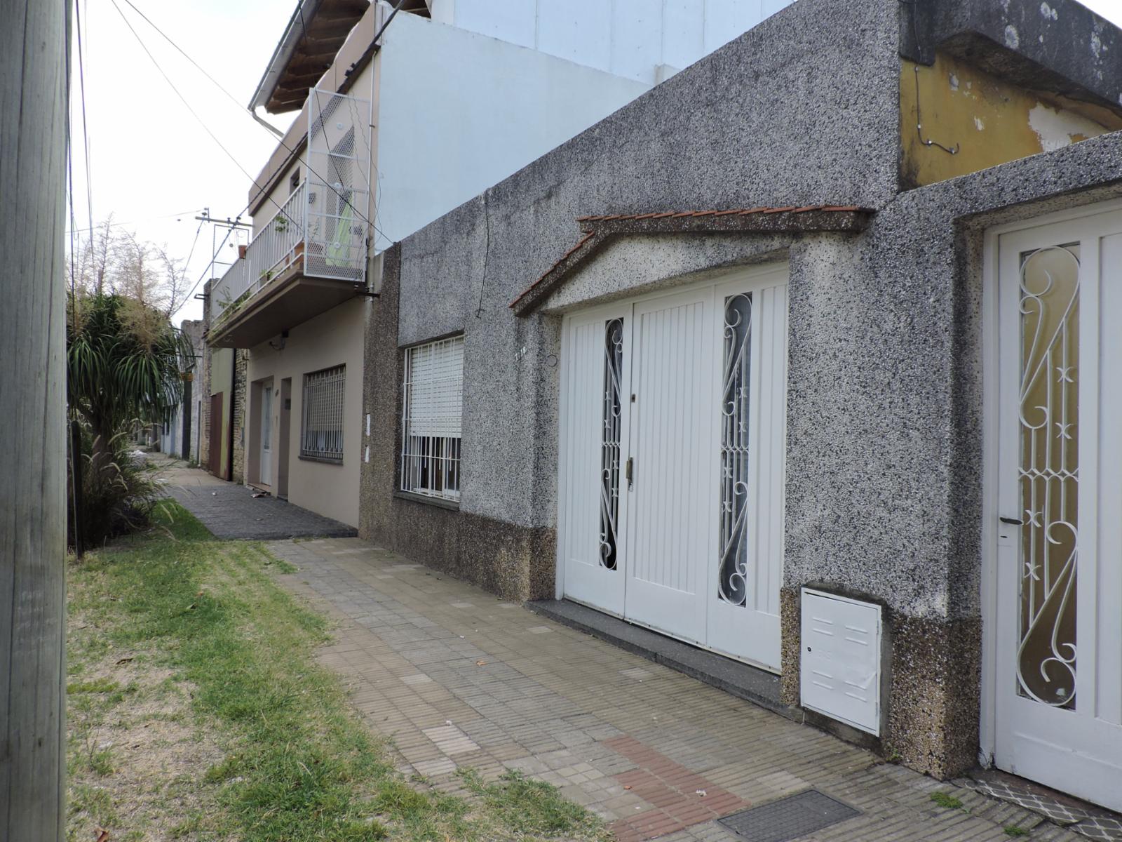 ALQUILO CASA C/ 2 DORMITORIOS 