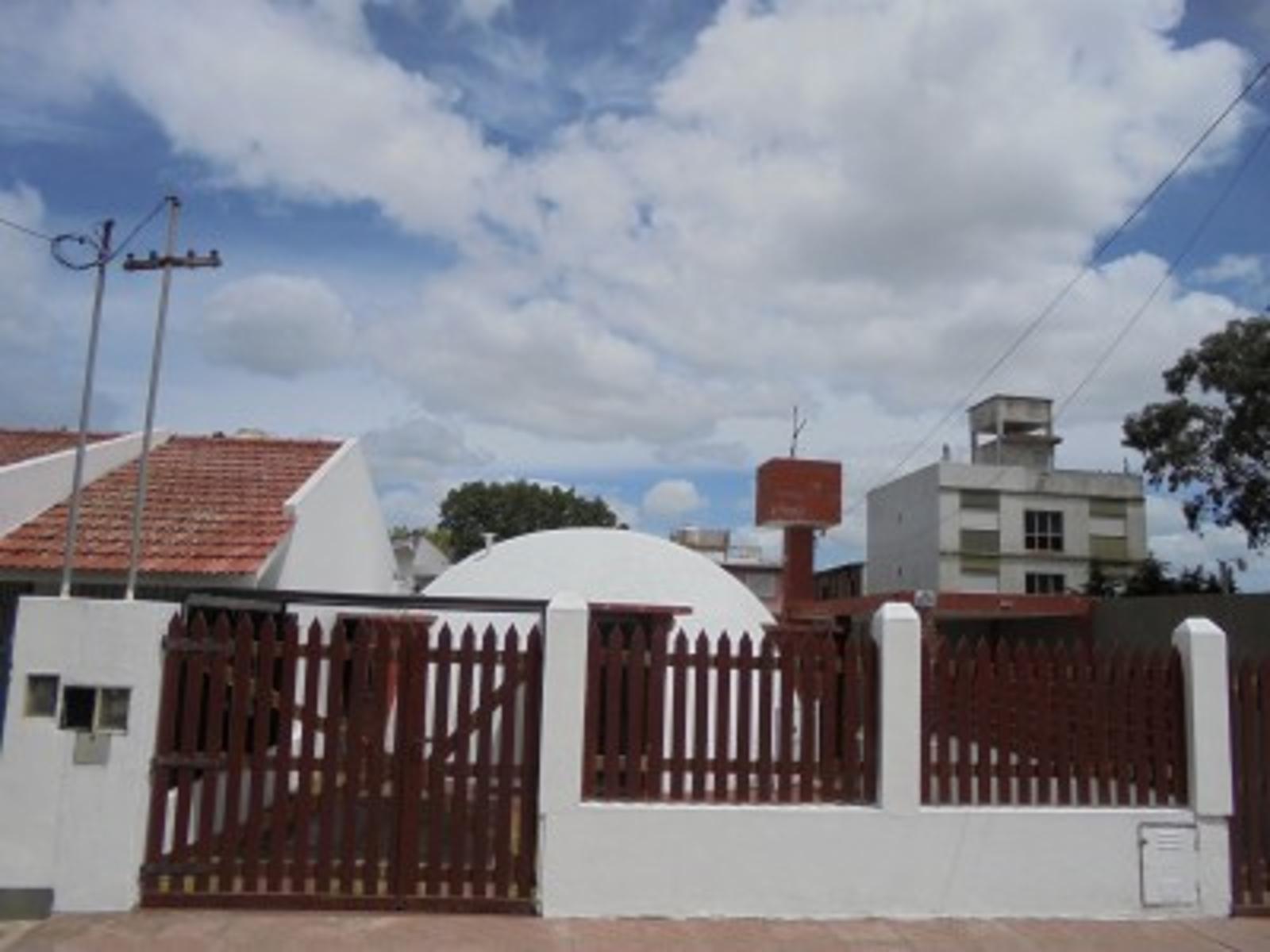 Venta de Block 3 Casas sobre calle 49 en San Clemente del Tuyu