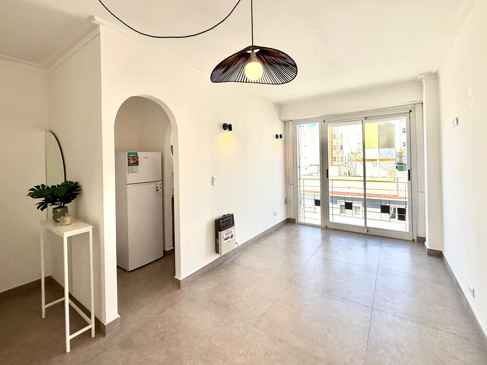 VENTA.- OPORTUNIDAD.- DEPTO.2 AMBIENTES TOTALMENTE EXTERNO.- ZONA MACROCENTRO