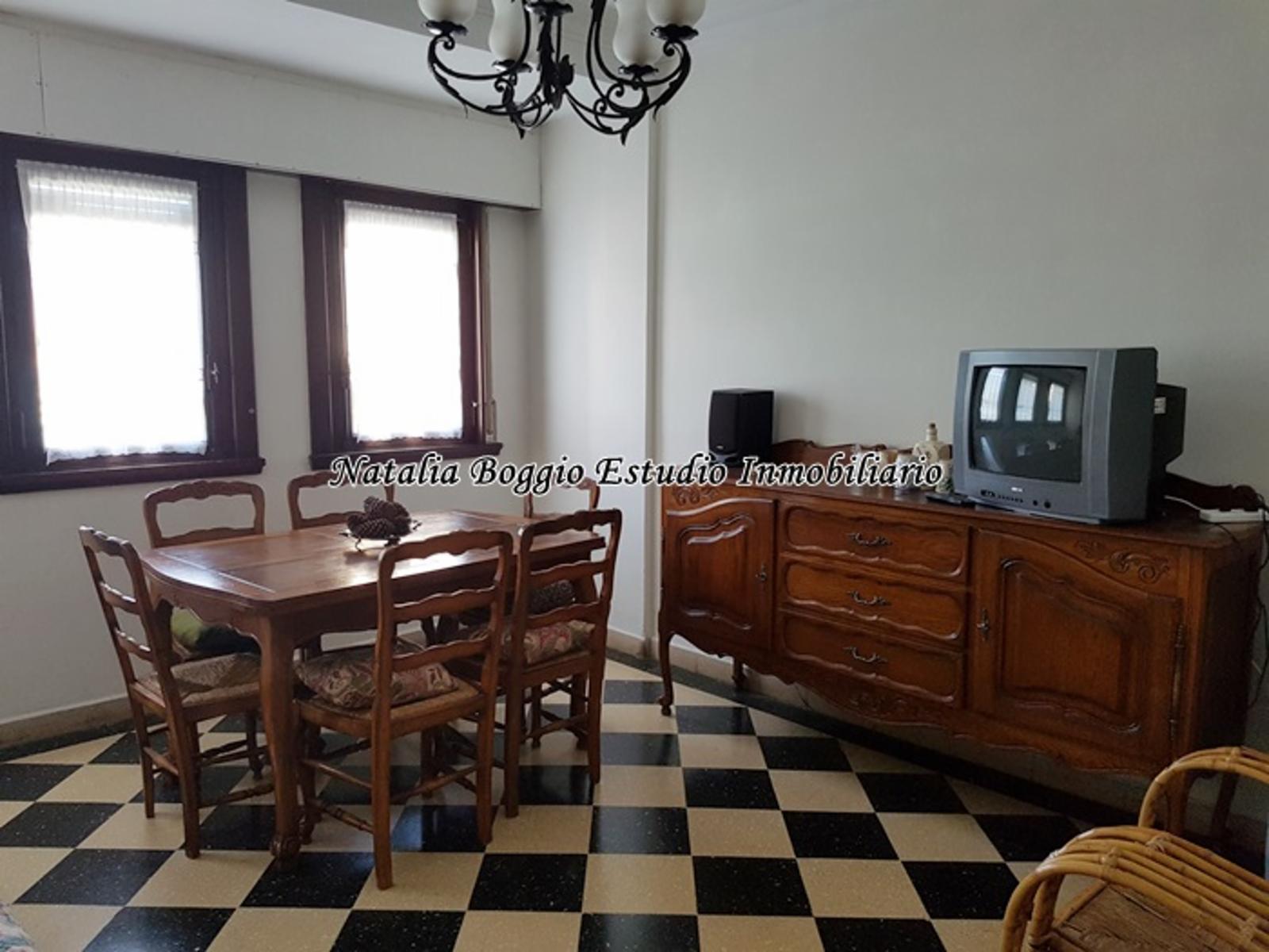 DEPARTAMENTO de 4 ambientes sobre PEATONAL y a 300 mts del MAR (EXCELENTE OPORTUNIDAD)