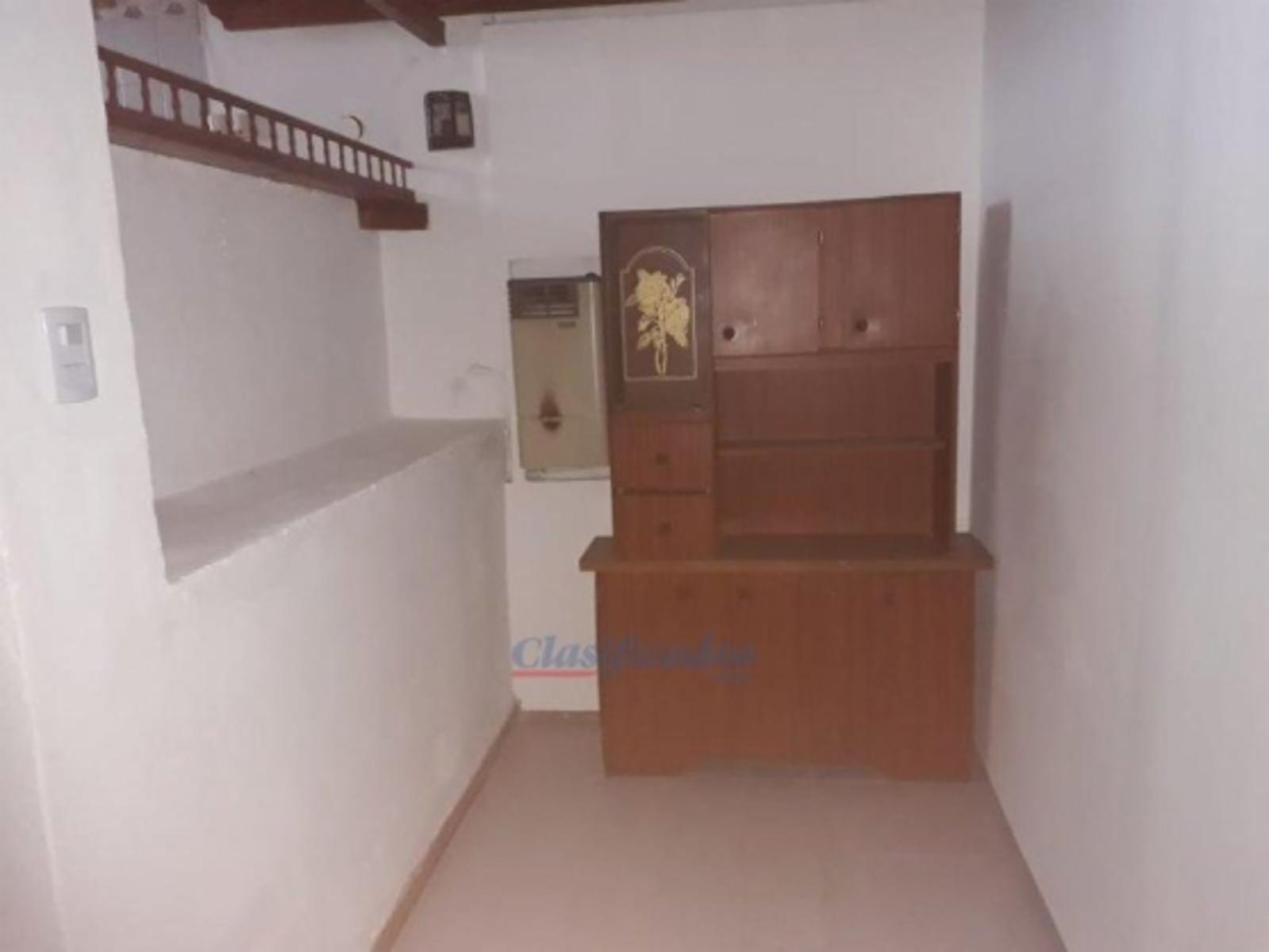 ALQUILO CASA DE 1 DOR BARRIO GENERAL BUSTOS GIANELLI 562