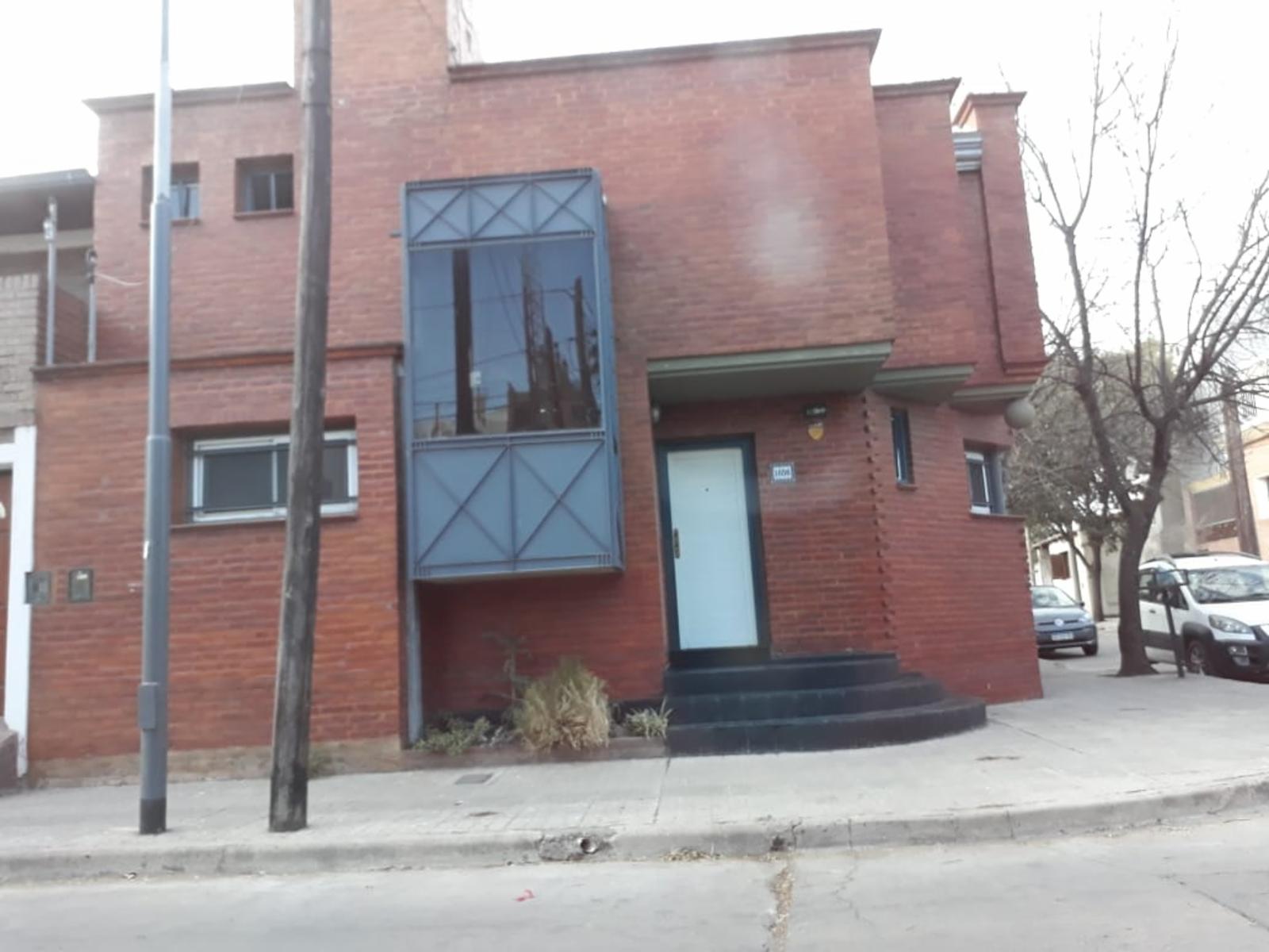 VENTA DUPLEX 3 DORMITORIOS BARRIO ALBERDI