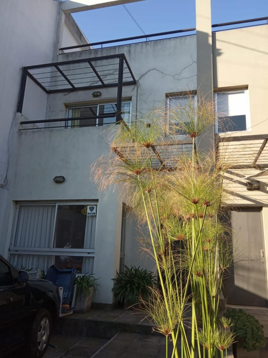 HERMOSO DUPLEX 4 AMBIENTES EN 3 PLANTAS, BOULOGNE