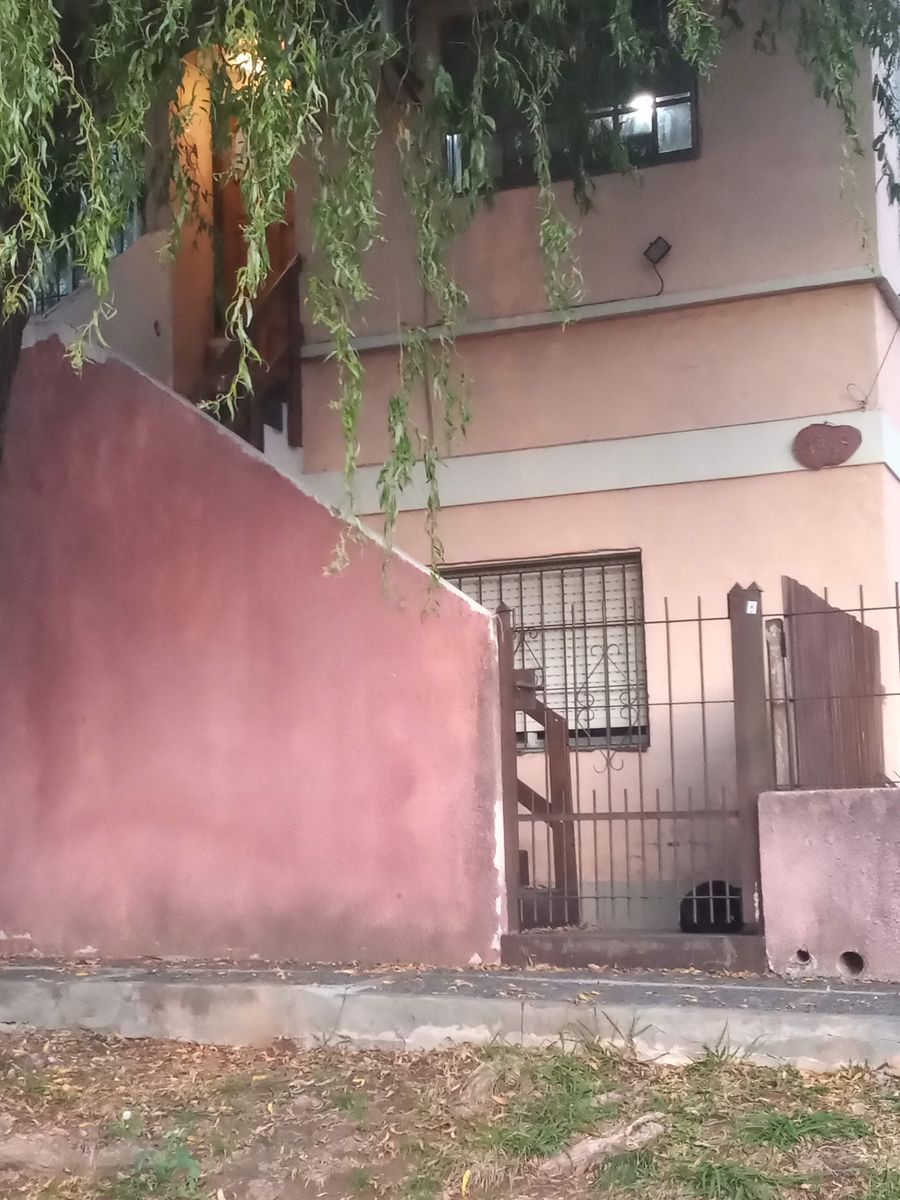 VENTA DE CASA MULTIFAMILIAR IDEAL PARA INVERSION