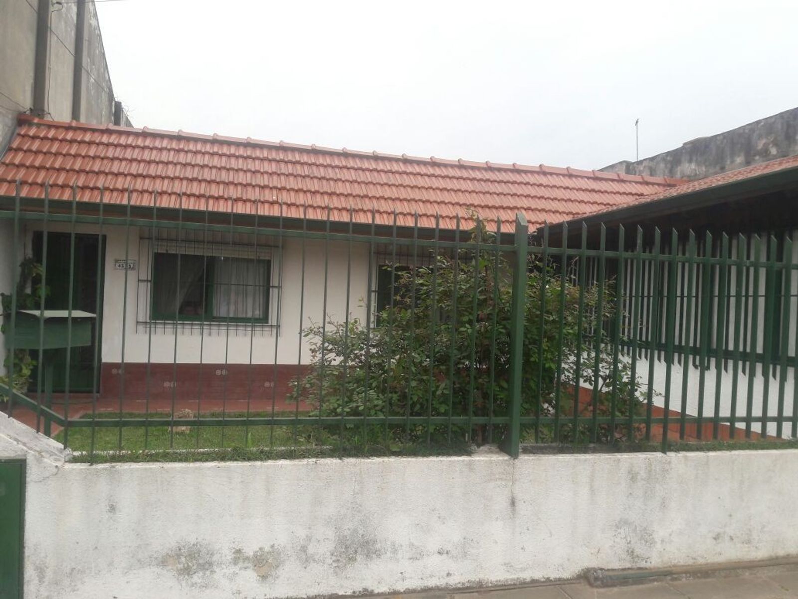VENTA CASA DE CUATRO AMB.