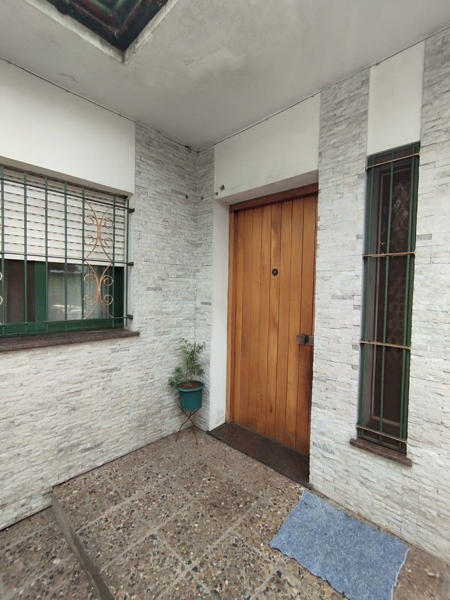 VENTA CASA DE TRES AMB.