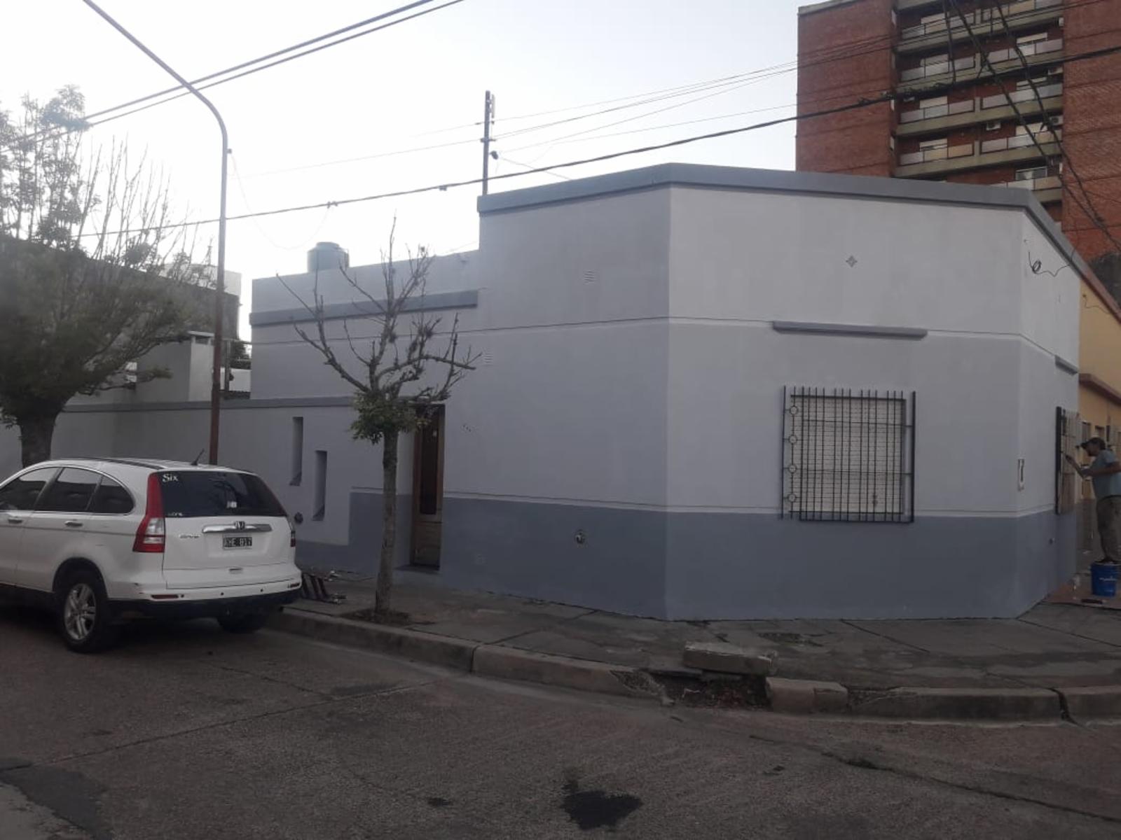 VENDO Casa - con RENTA en Suipacha esquina Tibiletti