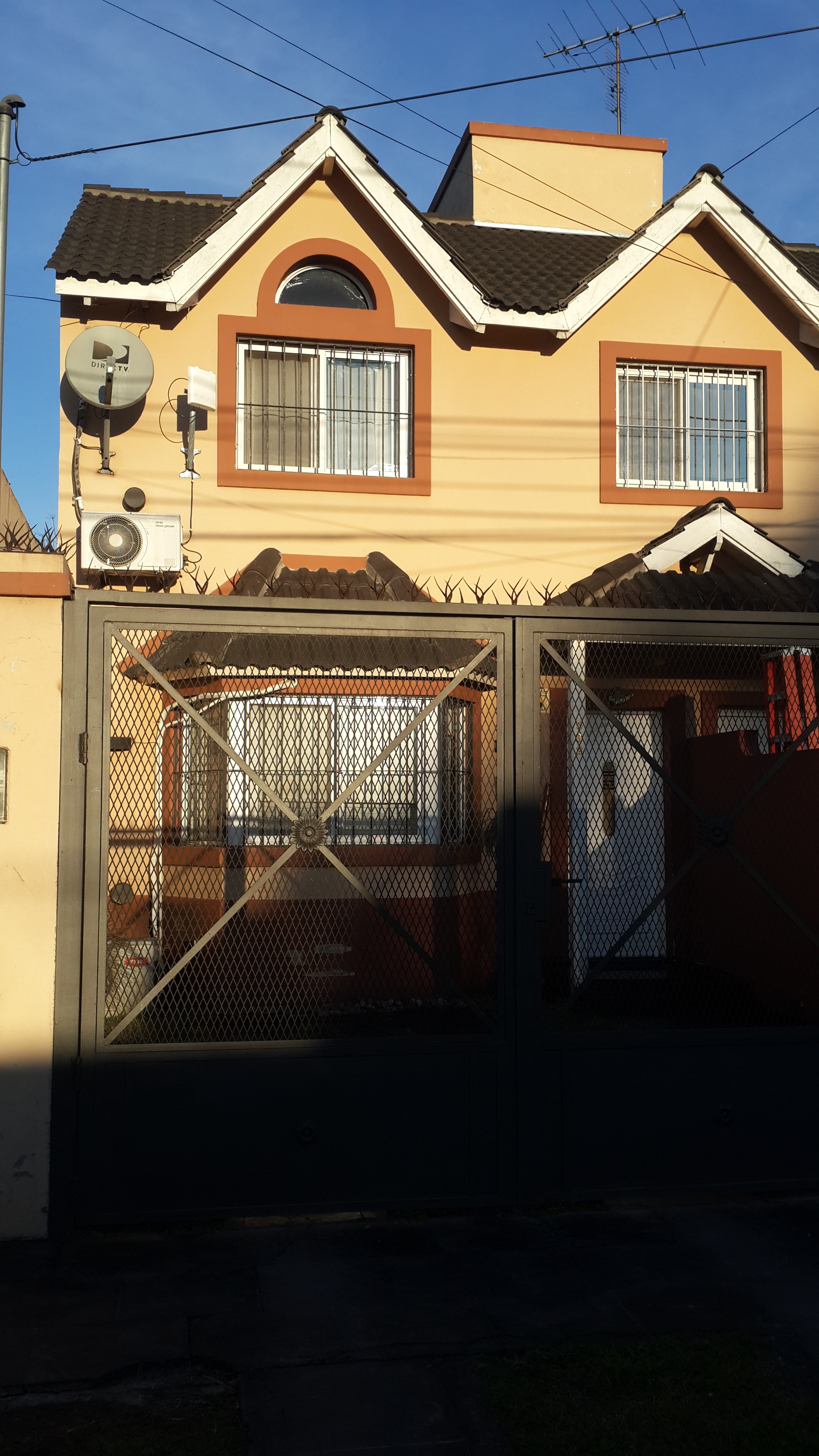 Ituzaingó Sur, Cortina y Olivera, Excelente Duplex