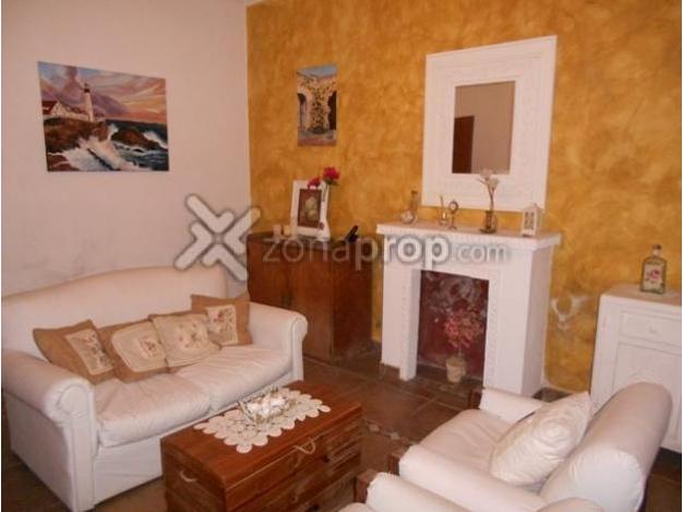 Casa en excelente ubicación, a 700m plaza ituzaingo norte con rápidos accesos a autopista. 