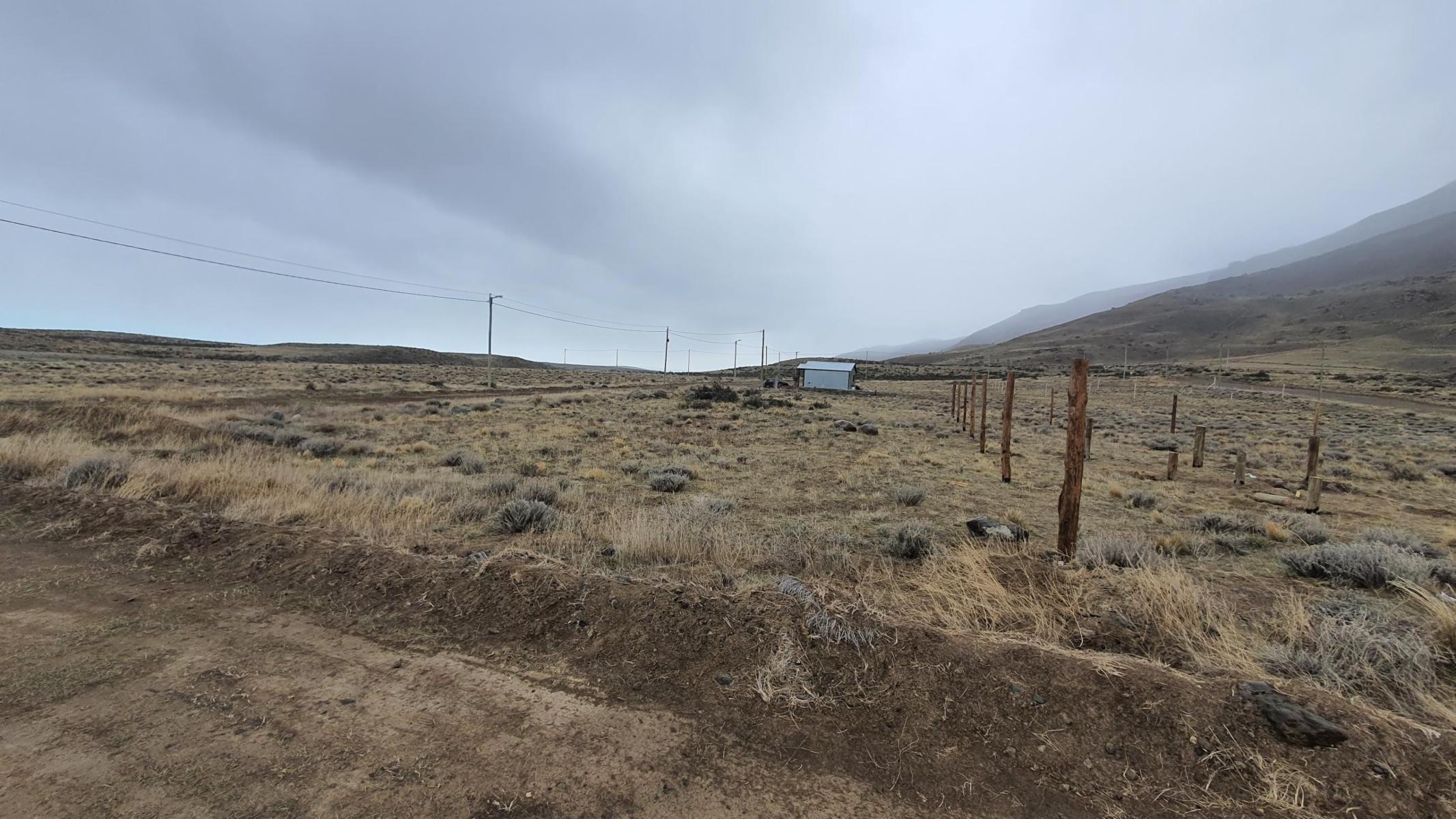 Excelente lote en esquina de 592 m2 en Loteo Condor I. Todos los servicios, luz, agua y gas. Ideal para vivienda familiar y/o negocio.