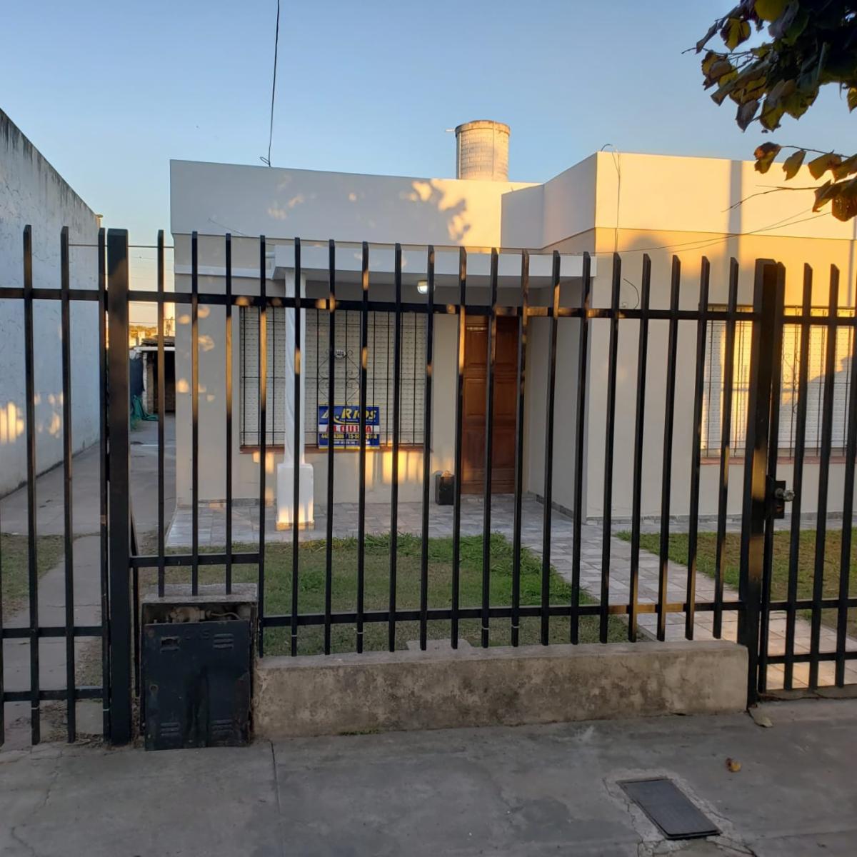 CASA 3 AMBIENTES ITUZAINGO SUR