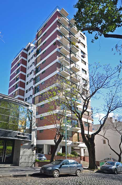 2 Ambientes amplios con balcón, recién pintado