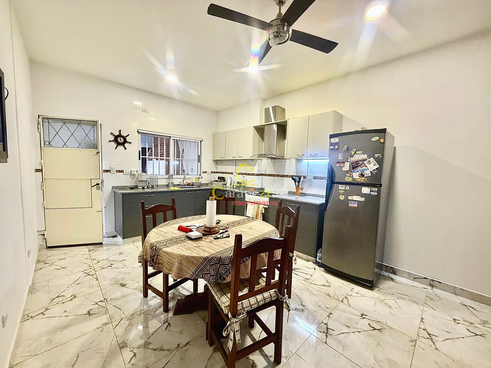 Venta Hermosa Casa 3 Amb en Caseros