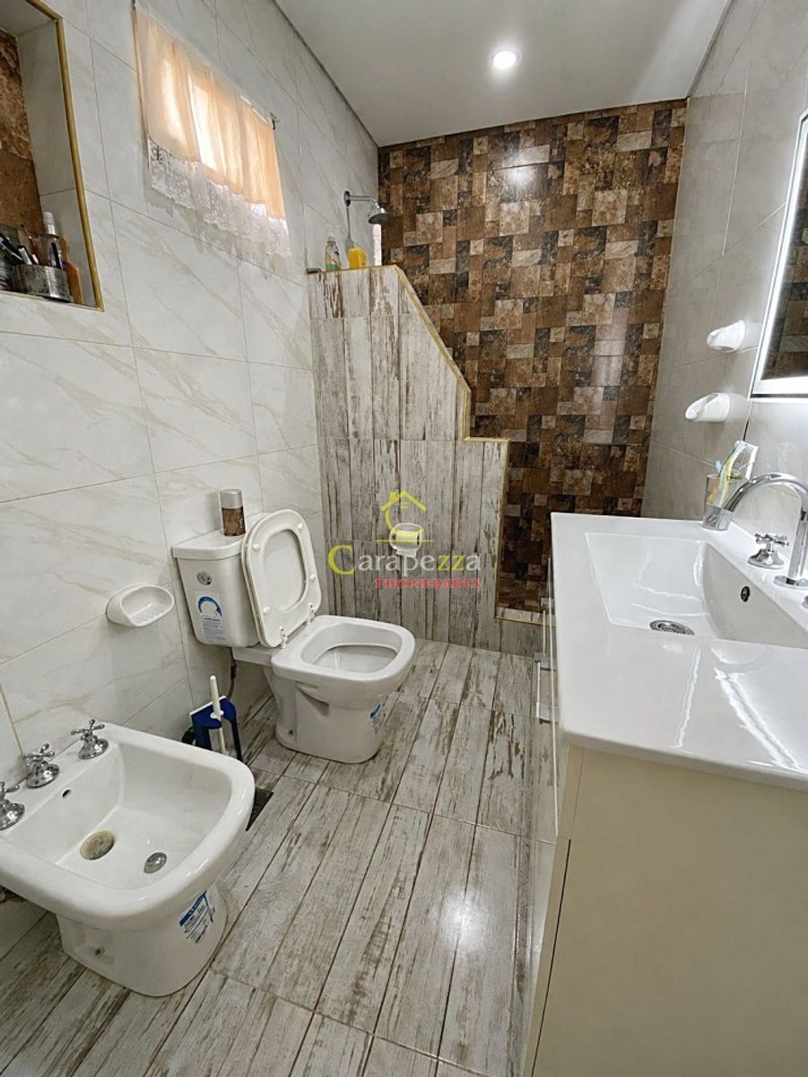 Venta Hermosa Casa 3 Amb en Caseros