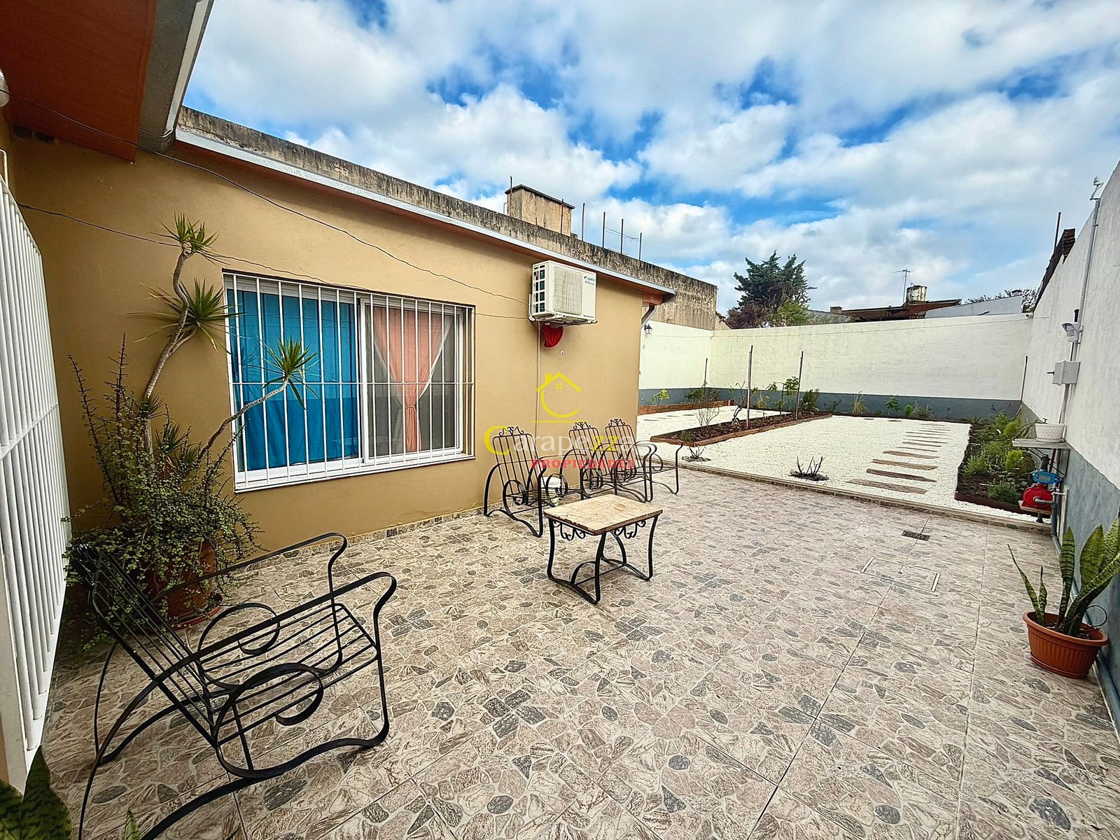 Venta Hermosa Casa 3 Amb en Caseros