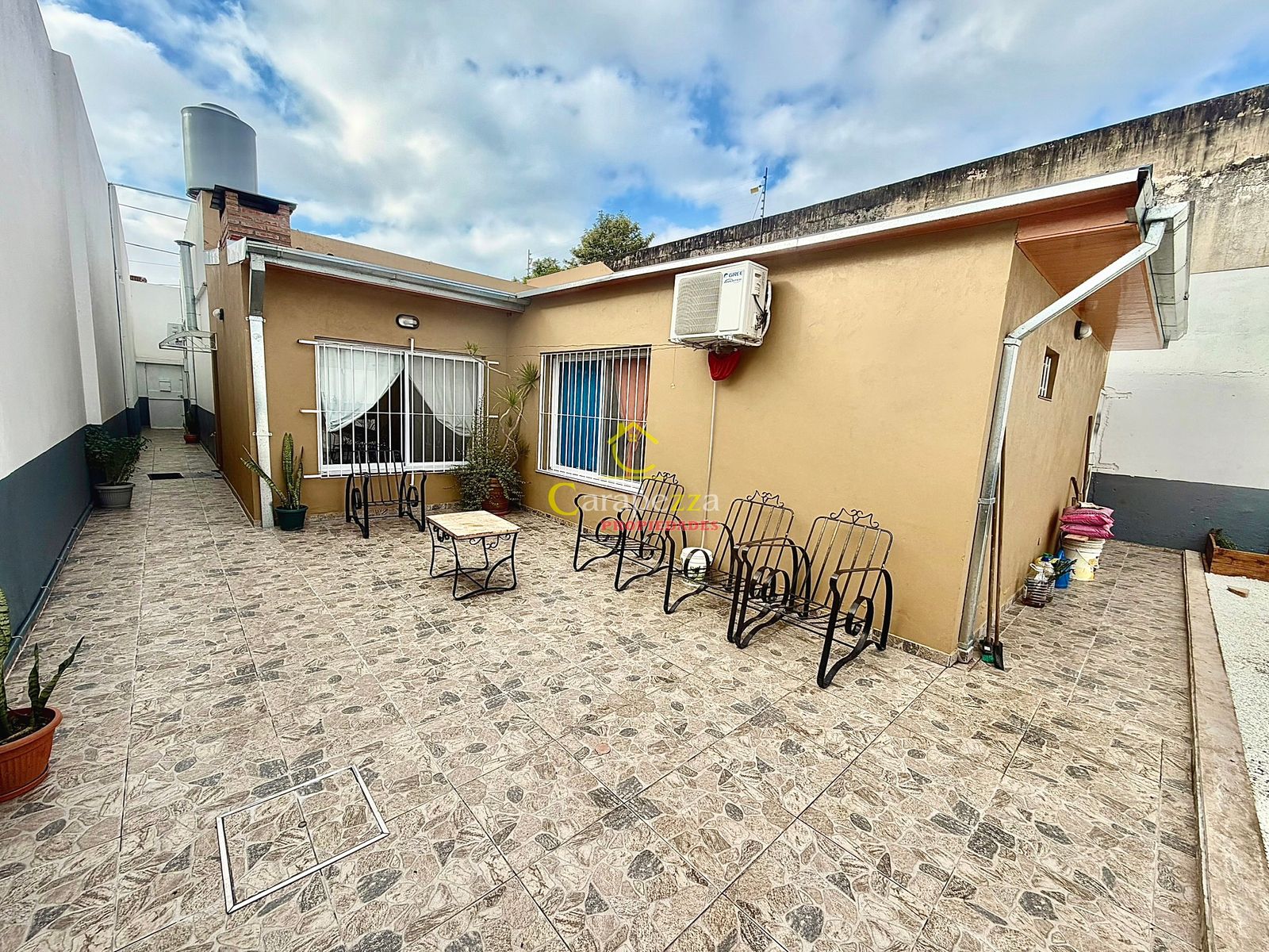 Venta Hermosa Casa 3 Amb en Caseros