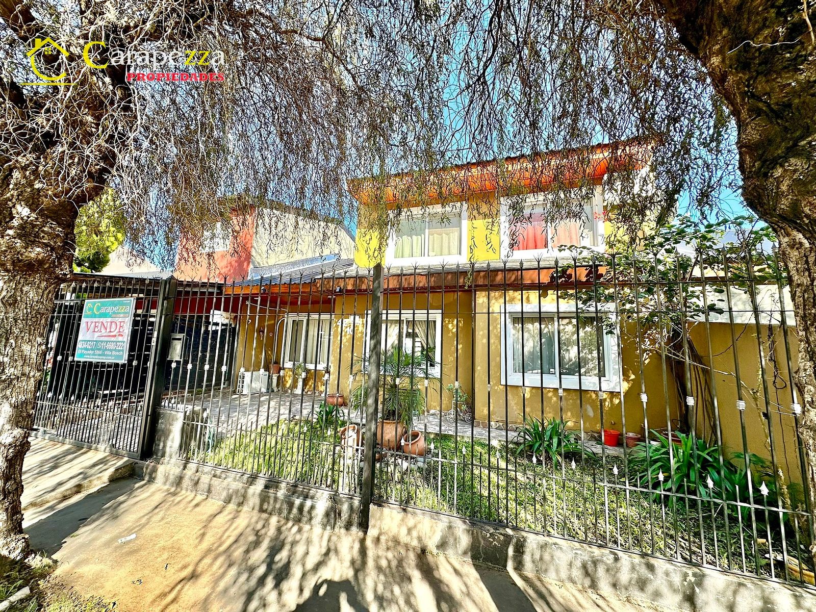 Hermosa Casa 5 Amb en Venta en Barrio Altos de Podesta