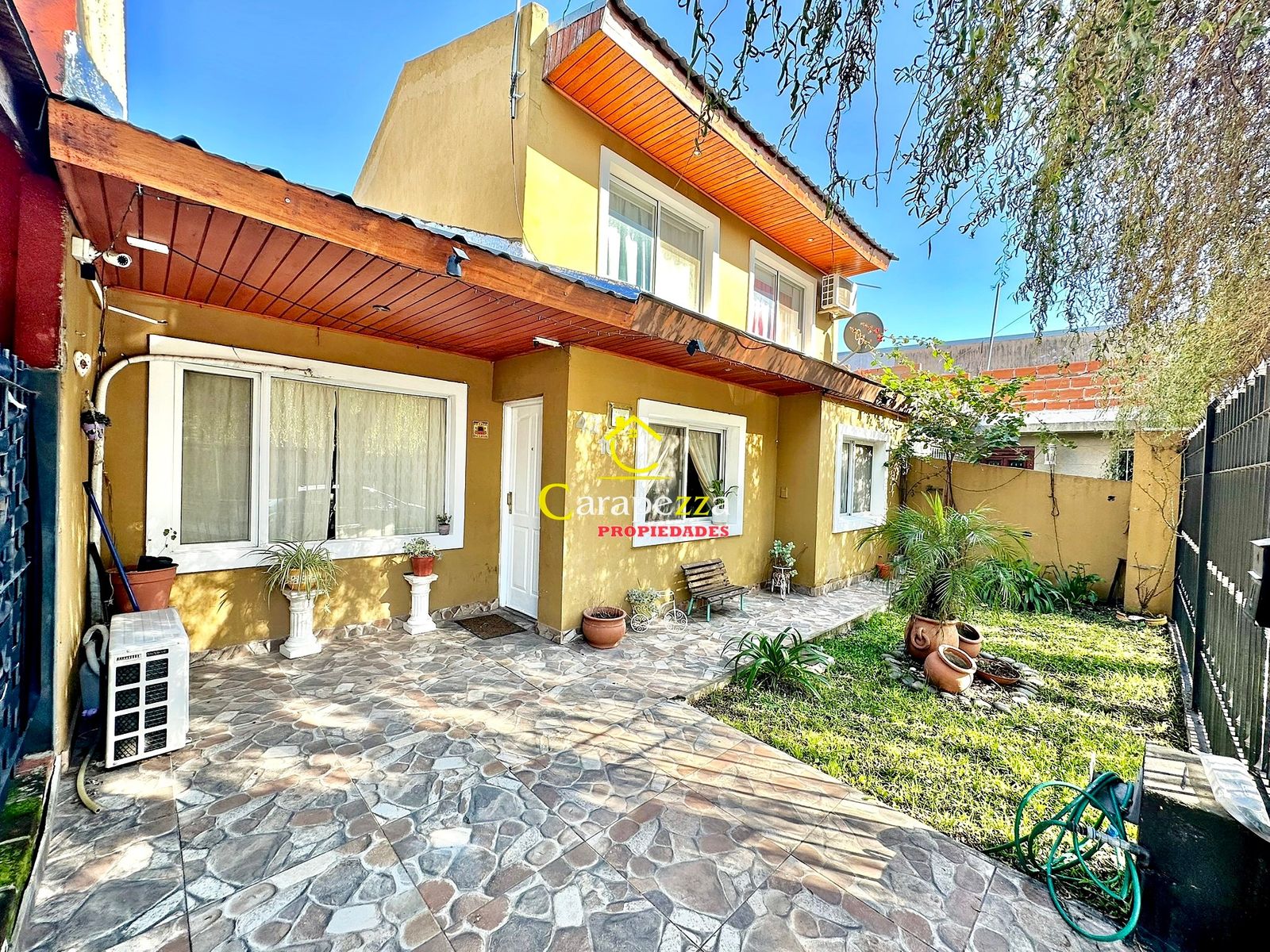 Hermosa Casa 5 Amb en Venta en Barrio Altos de Podesta