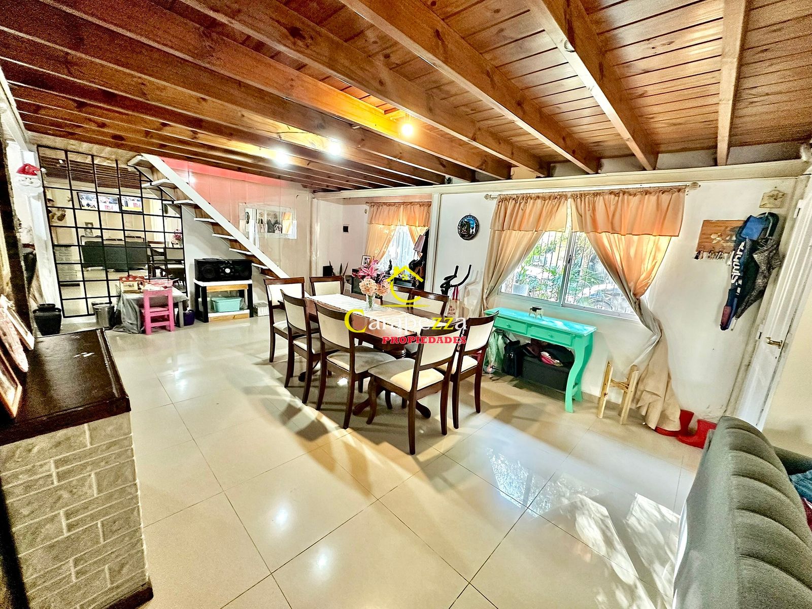 Hermosa Casa 5 Amb en Venta en Barrio Altos de Podesta
