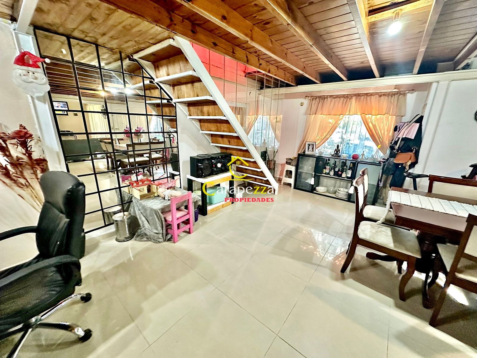 Hermosa Casa 5 Amb en Venta en Barrio Altos de Podesta
