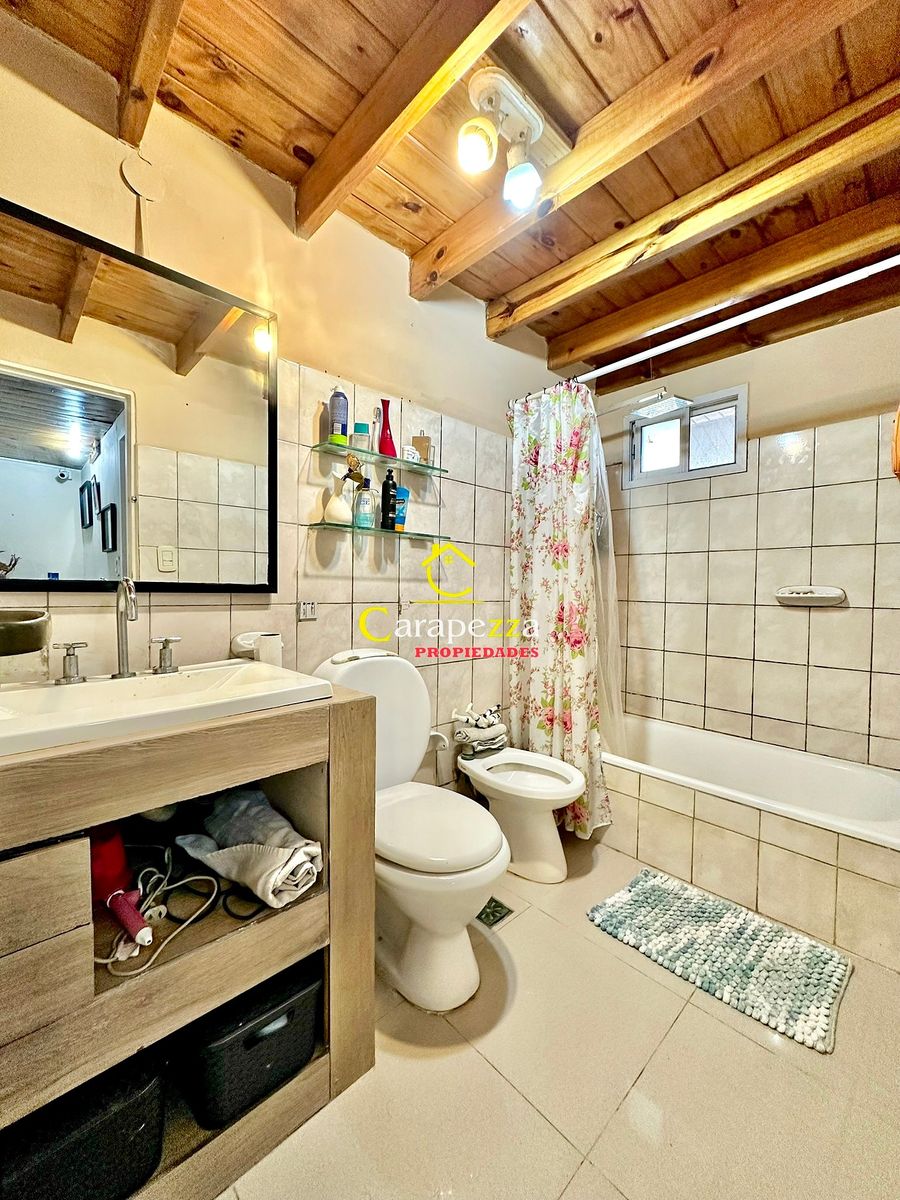 Hermosa Casa 5 Amb en Venta en Barrio Altos de Podesta