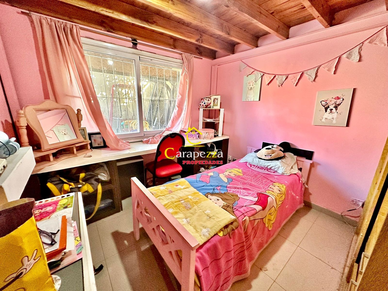 Hermosa Casa 5 Amb en Venta en Barrio Altos de Podesta