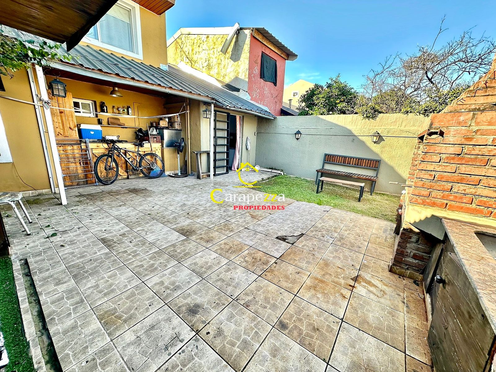 Hermosa Casa 5 Amb en Venta en Barrio Altos de Podesta