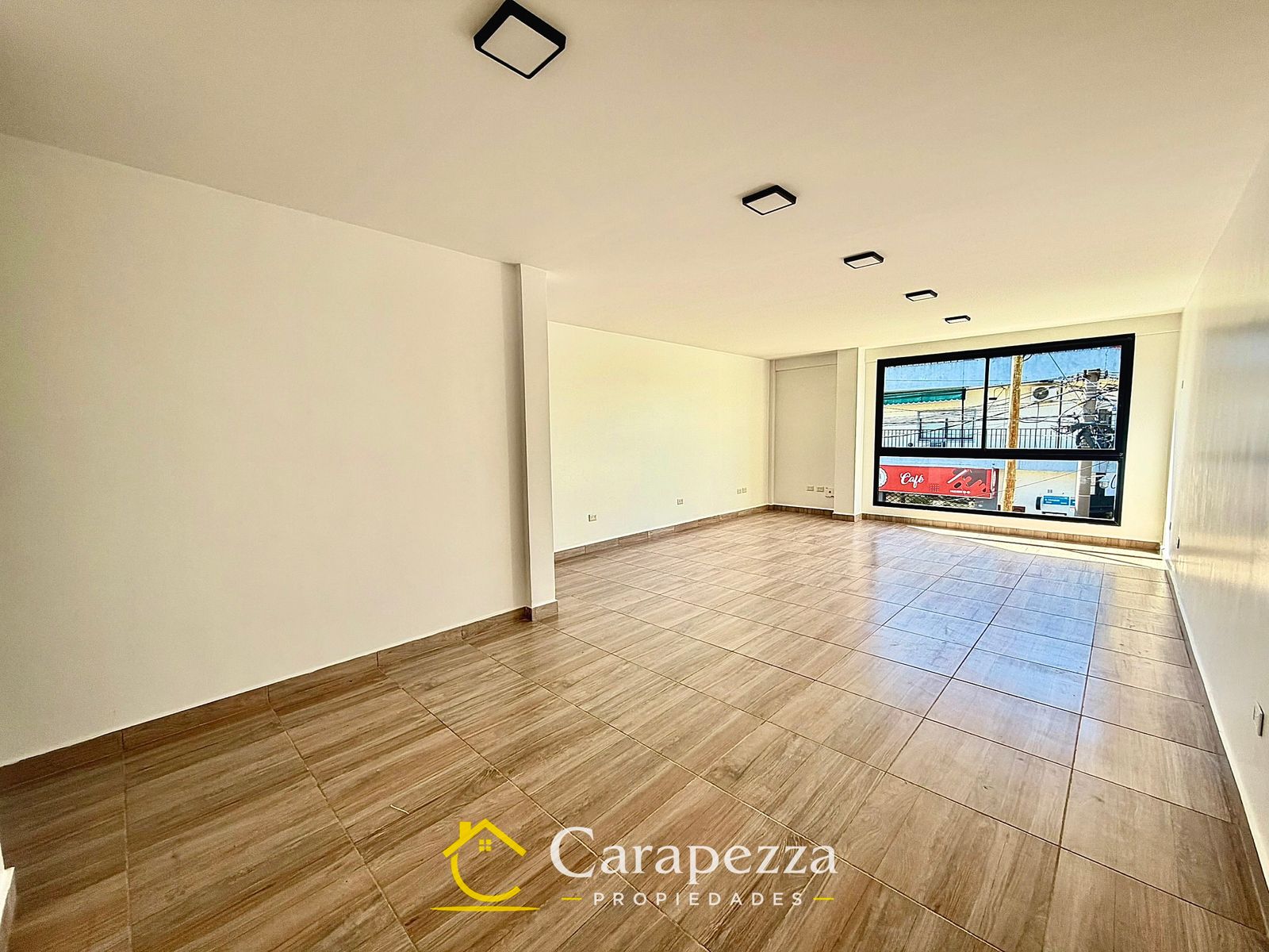 Oficina Comercial / Local En 1° Piso en Alquiler en Villa Bosch