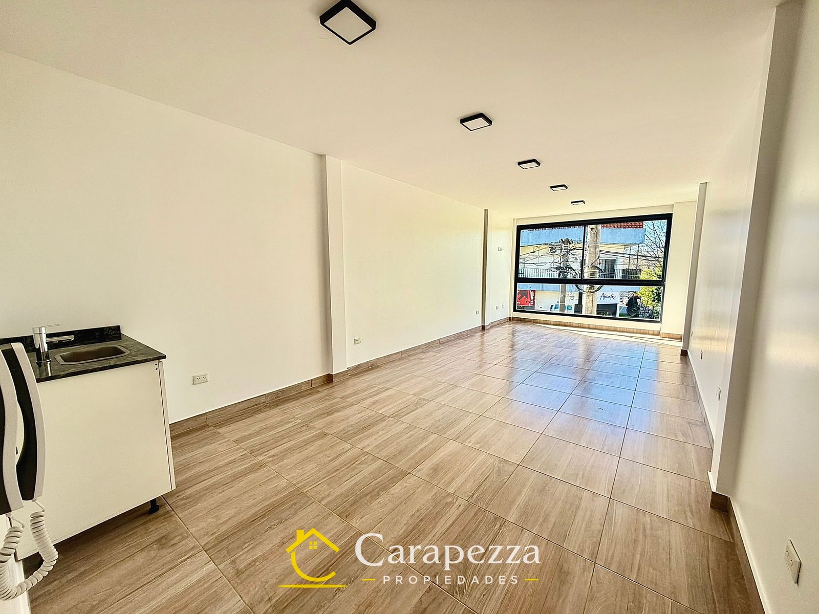 Oficina Comercial / Local En 1° Piso en Alquiler en Villa Bosch
