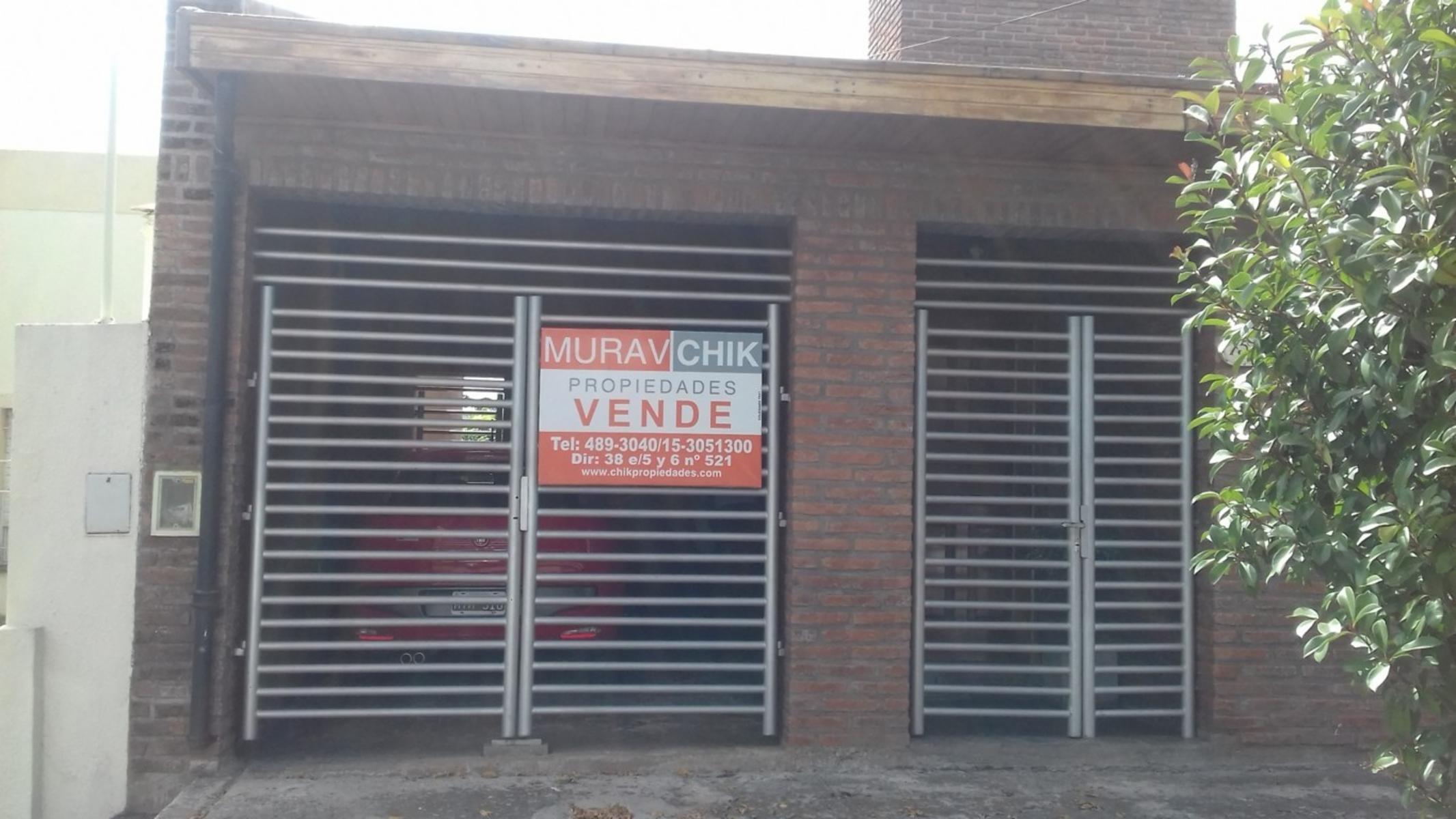 CASA DE 3 DORM. SOBRE LOTE DE 8 X 60, M2 CUB. 140, M2 DESC 340. ESTADO: EXCELENTE