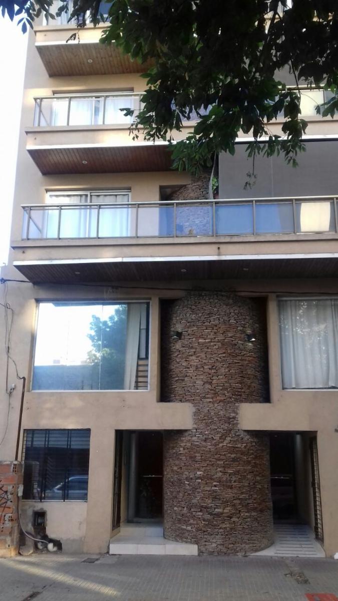 TRIPLEX DE DOS DORM OPC 3 CON TERRAZA PRIVADA ESTADO EXCELENTE. ANTIGÜEDAD 3 AÑOS APTO BANCO