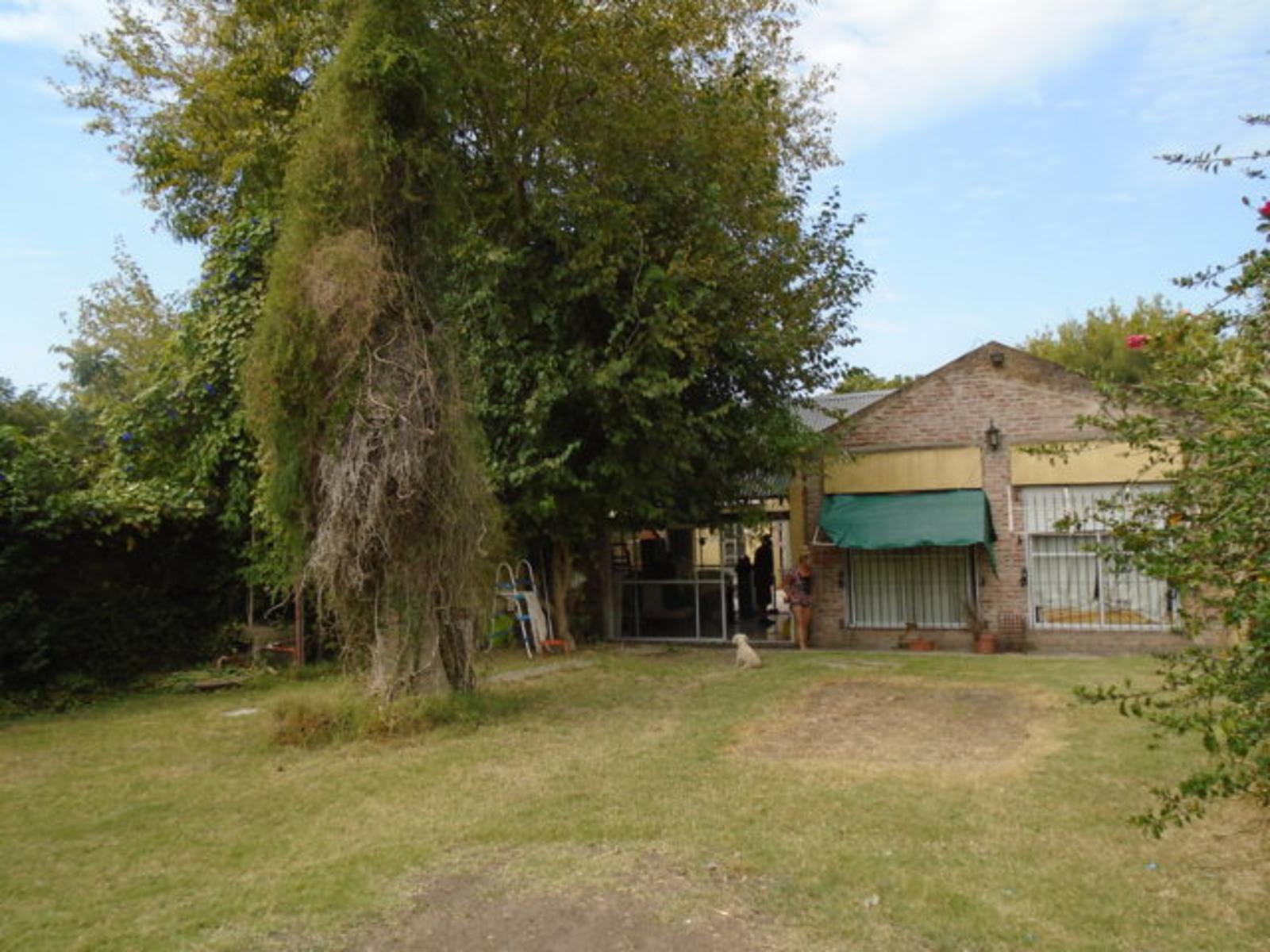 LOTE DE 16 X 60 CON DOS CASAS. SUP. TOTAL ES DE 180 M2 EN CITY BELL. APTO CRÉDITO BANCARIO