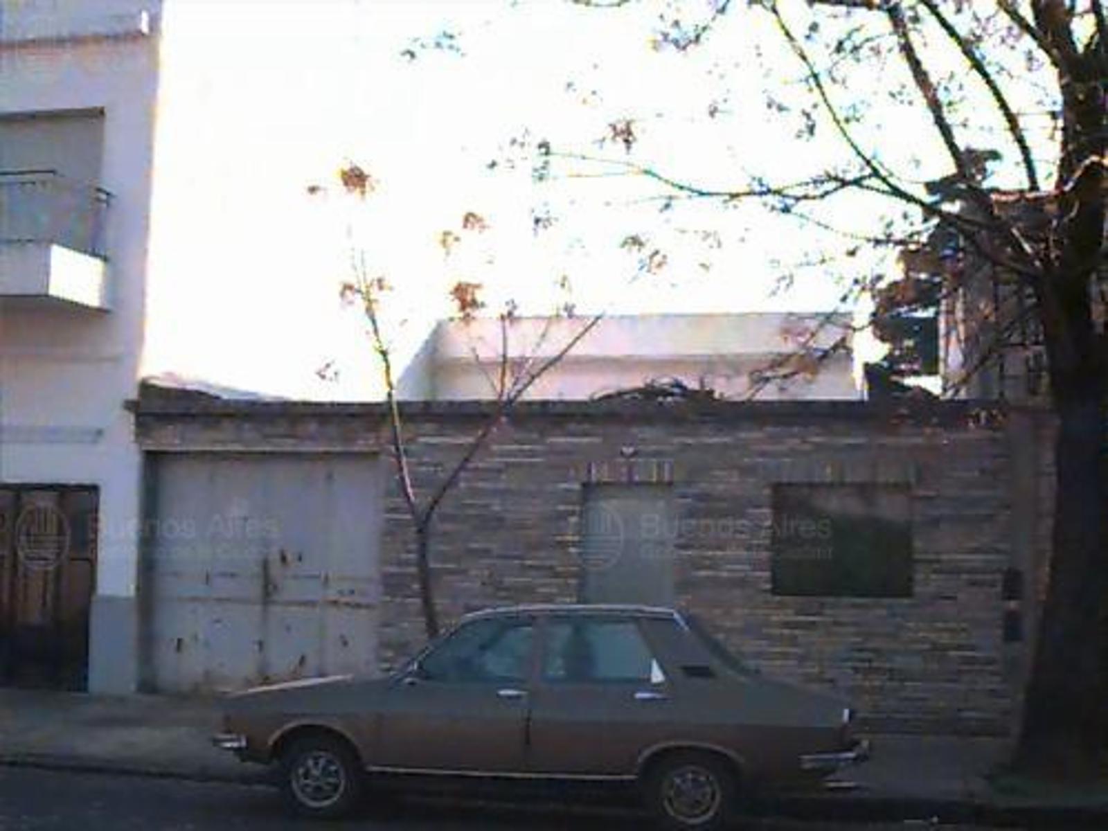 IMPORTANTE LOTE EN FLORESTA, IDEAL DESARROLLO INMOBILIARIO