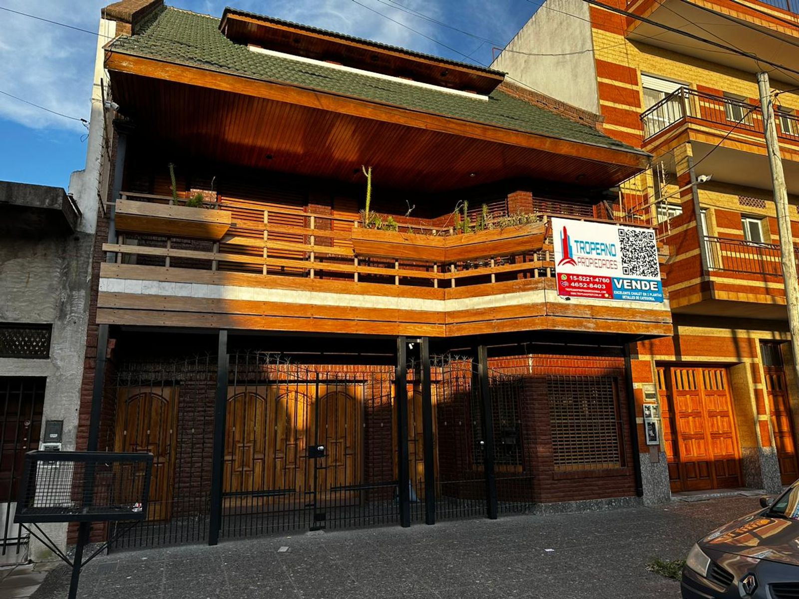 VENTA Chalet de 5 Ambientes - patio, terraza- Lomas Del Mirador