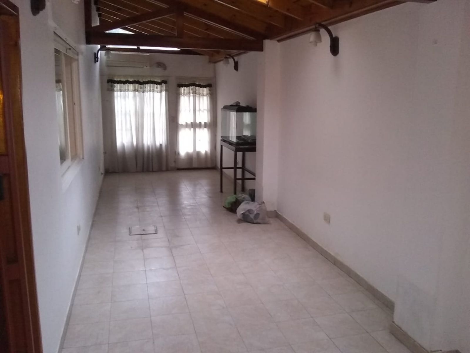 Venta PH de 2 ambientes al frente - patio- La Tablada