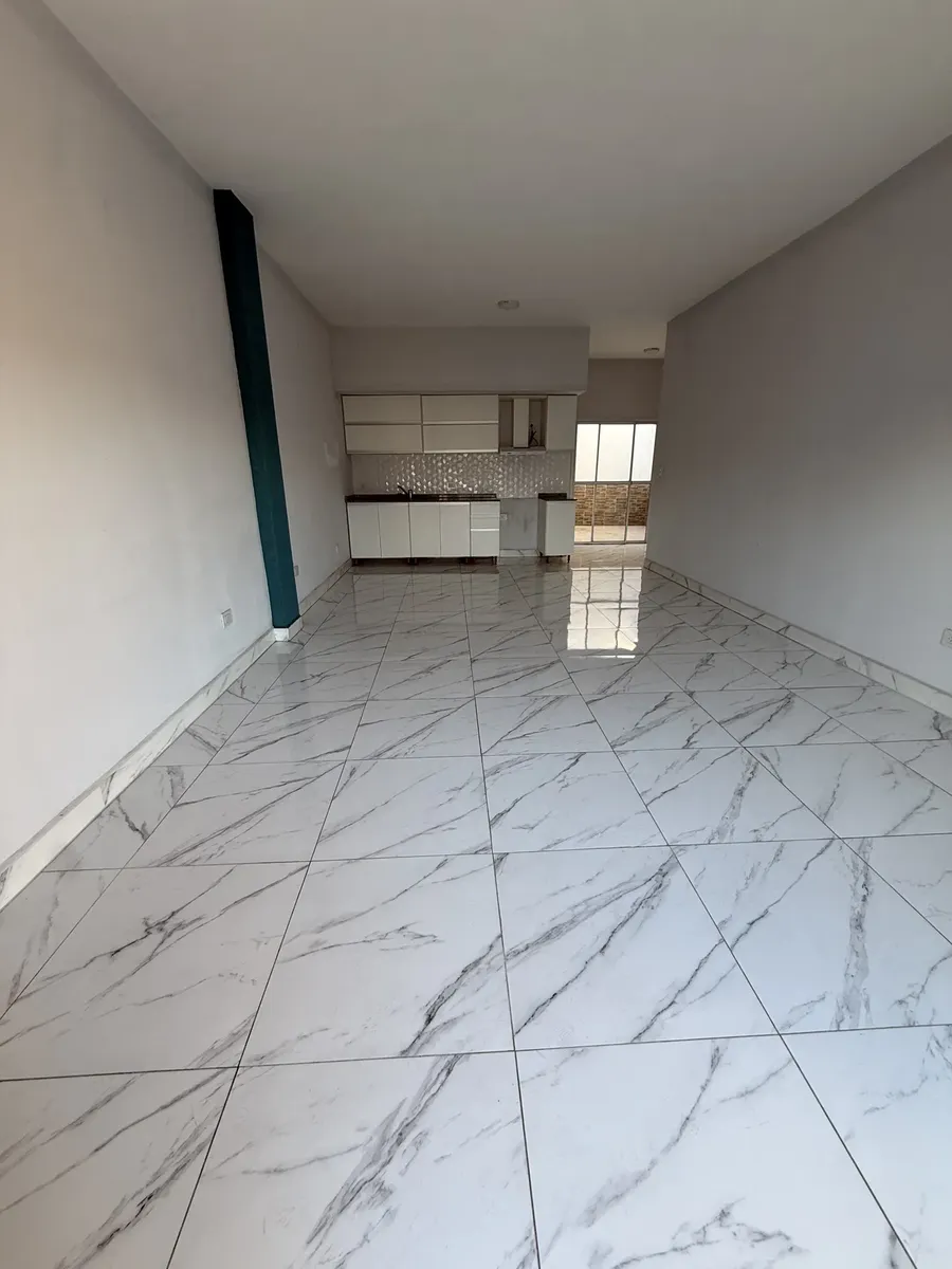Departamento En Alquiler 2 Ambientes Con Patio Primer Piso X Escalera. La Tablada.
