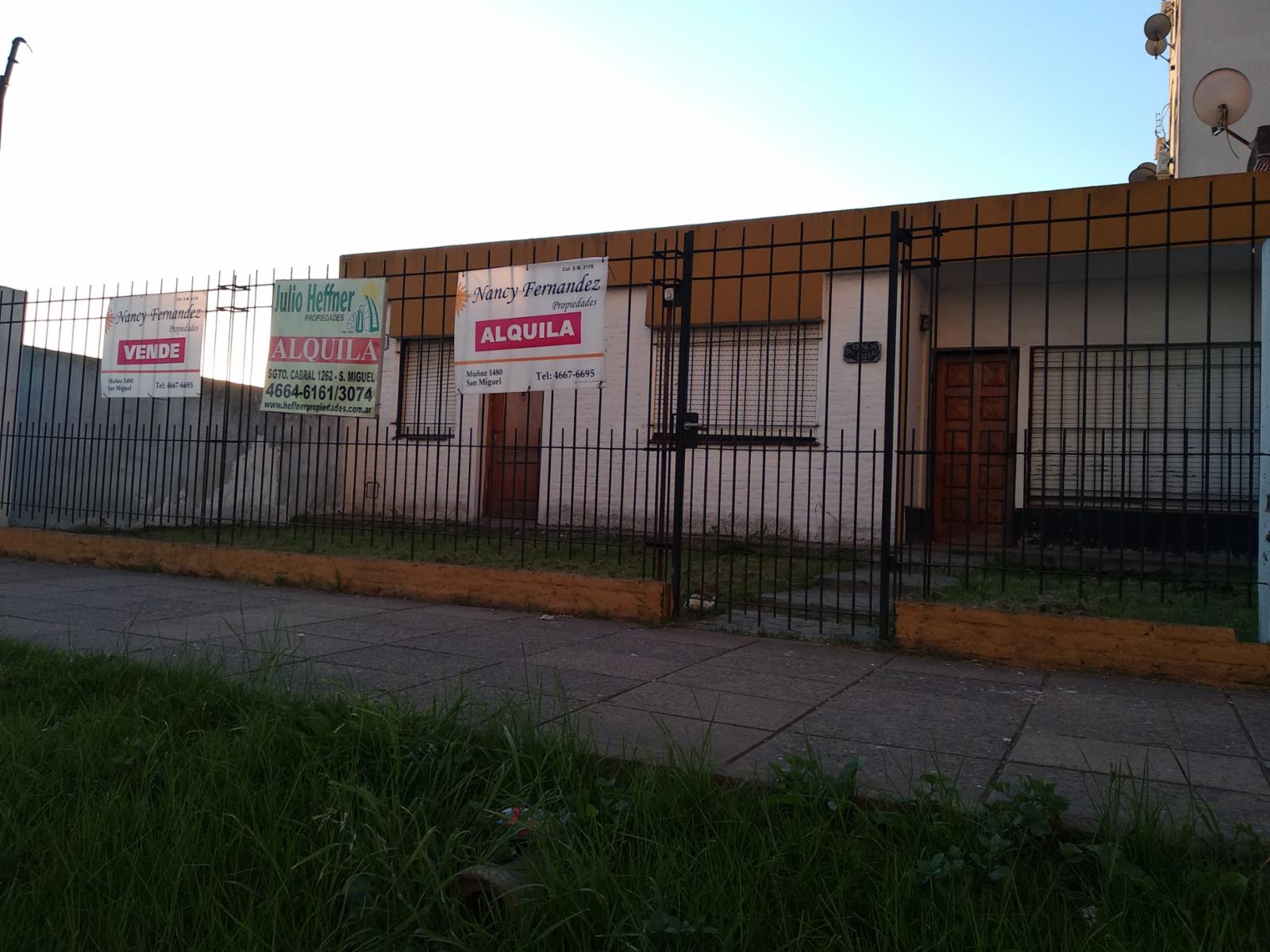 Casa americana en excelente ubicación en San Miguel