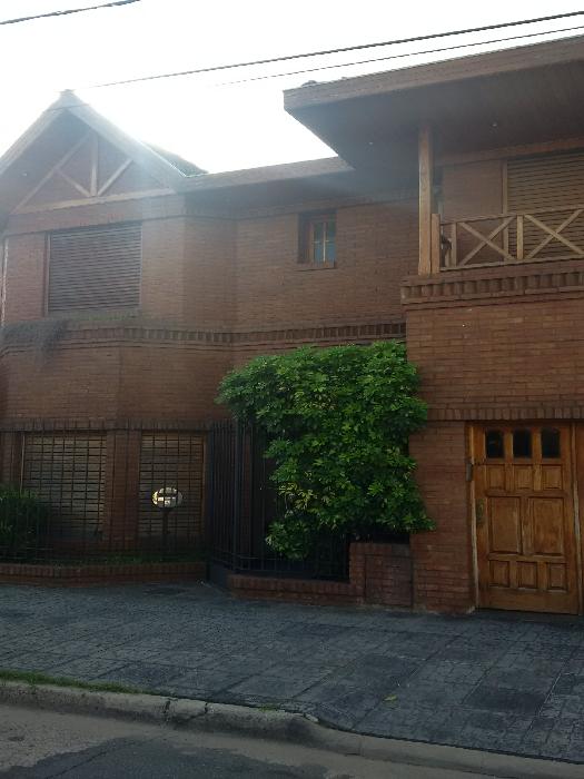 Chalet 5 amb con garage, quincho y pileta